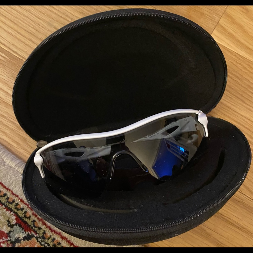 Oakley sunglasses new in the box never worn